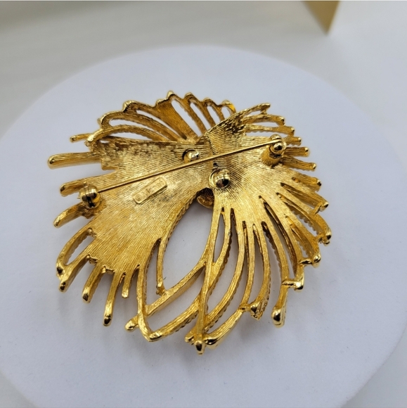 Vintage Monet Goldtone Brooch / 60s / Decorative Pin - Picture 6 of 6